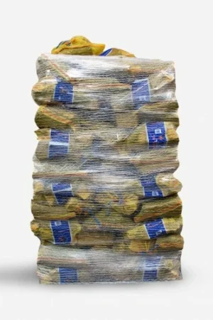 Palete com 84 sacos de 10 kg de lenha de carvalho de qualidade premium